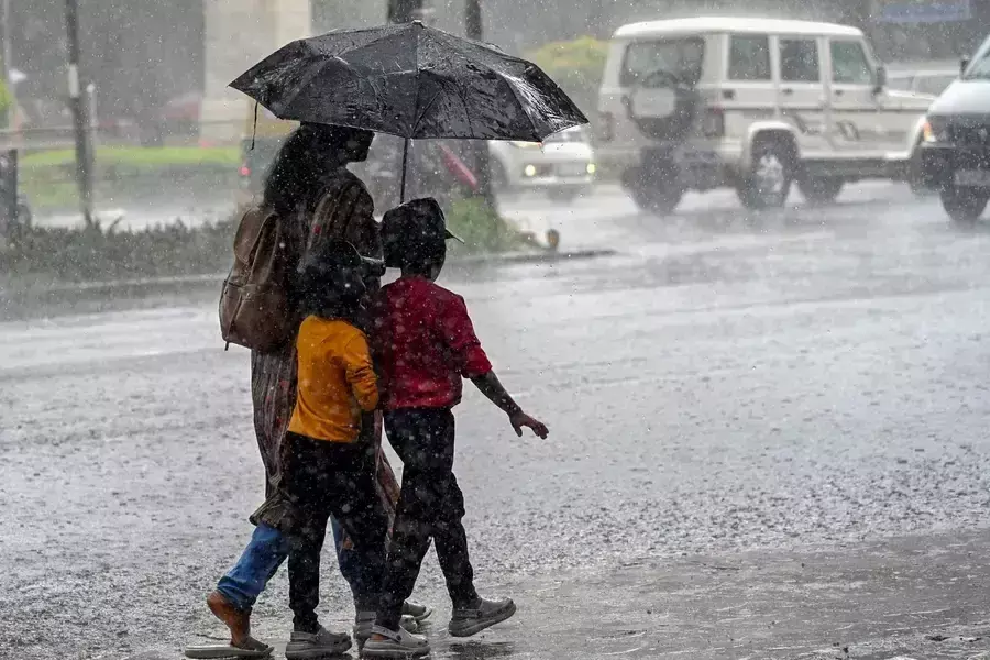 Kerala में सोमवार को 11 जिलों में रेड अलर्ट जारी, लगातार जारी है मानसूनी बारिश